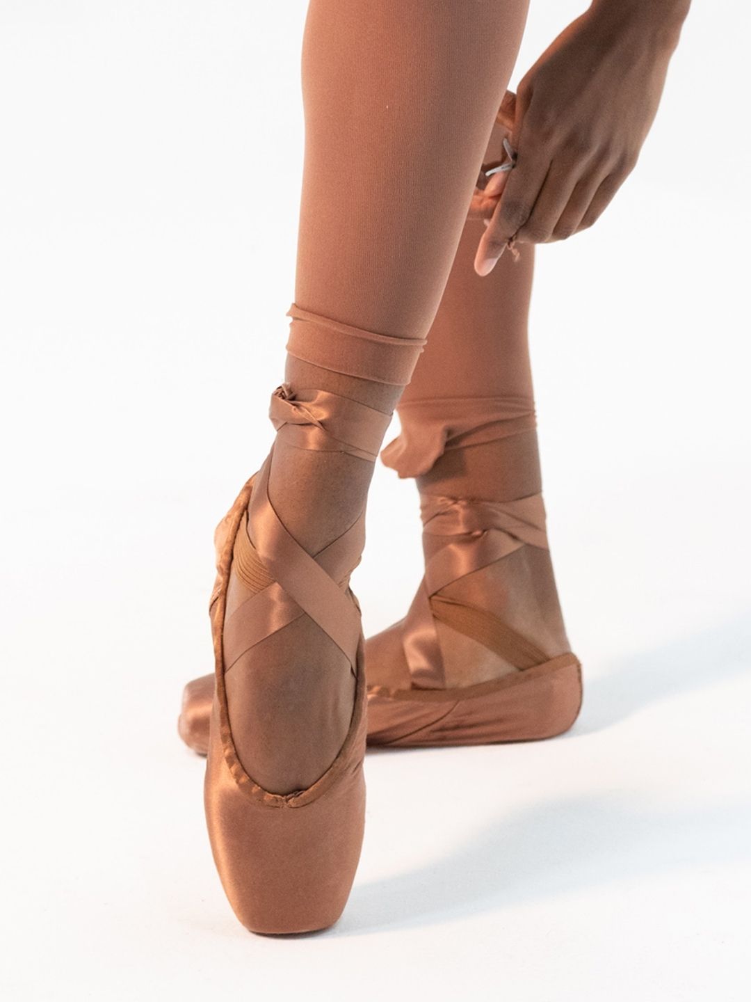 1142w Ava Pointe Shoe (WIDES)